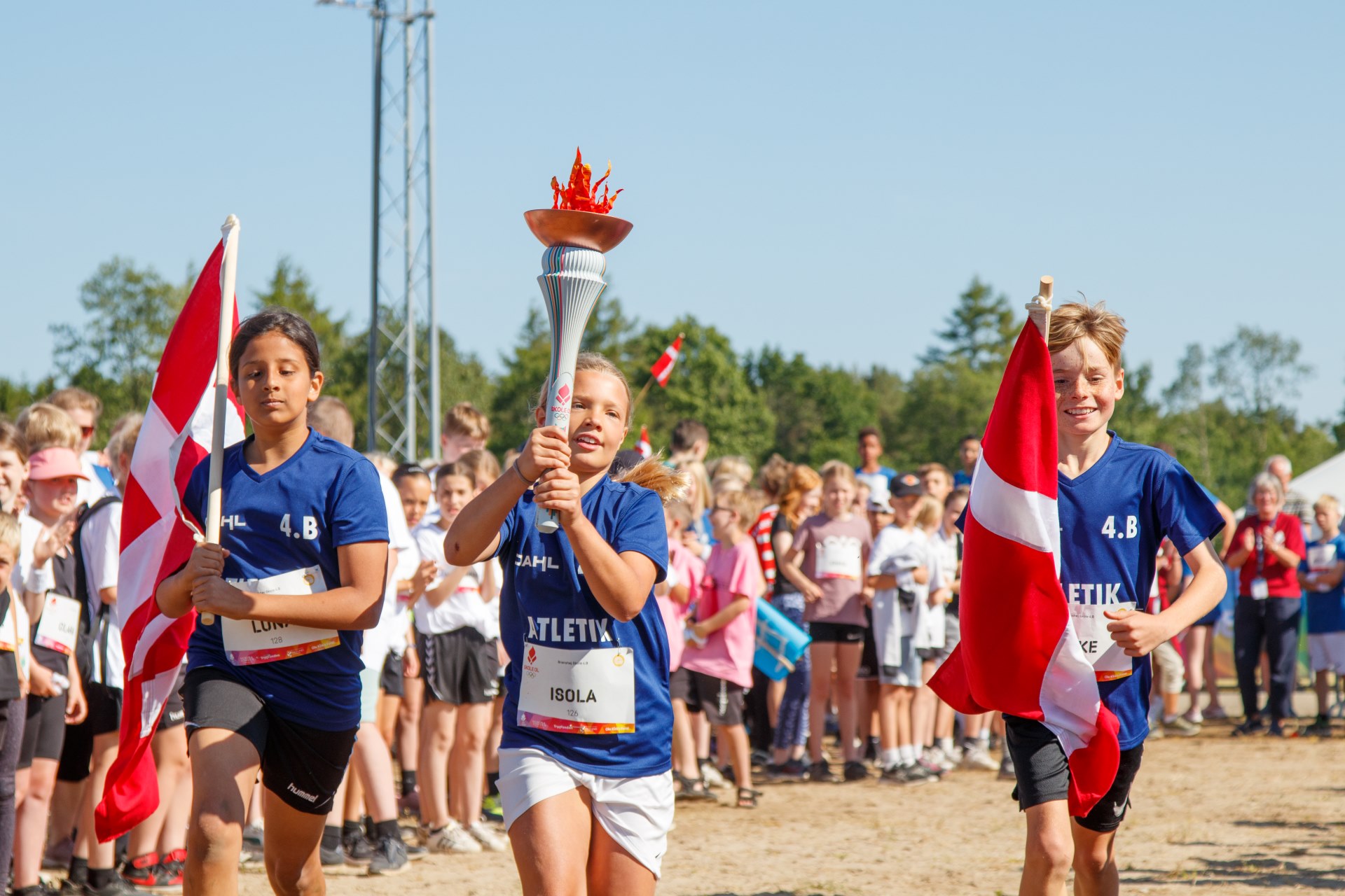 Med OL i Paris lige rundt om hjørnet, så er det oplagt at give skolebørn en lille appetitvækker på OL. Til Skole OL-finalen kommer flere end 7.400 børn til at føle sig som OL-atleter med indmarch, fakkeltænding og konkurrencer i børnehøjde. Eva Kristensen