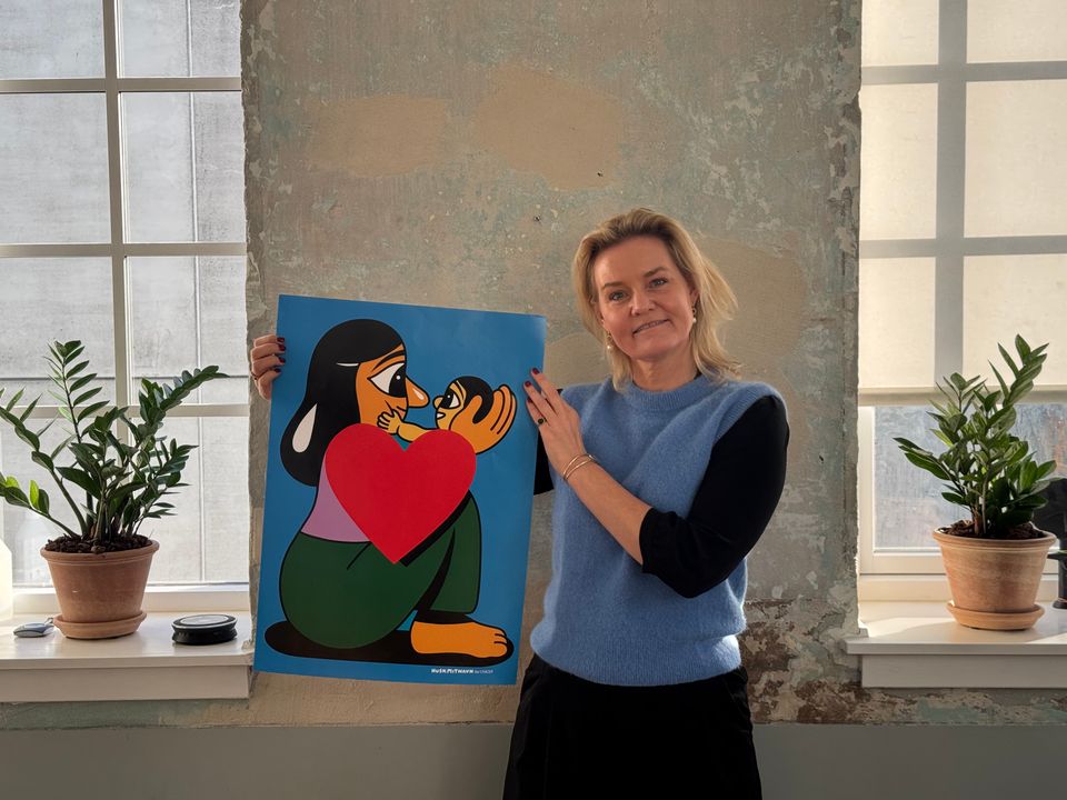 UNICEF Danmark lancerer samarbejde med HuskMitNavn: Ny plakat hylder kærligheden på tværs af grænser