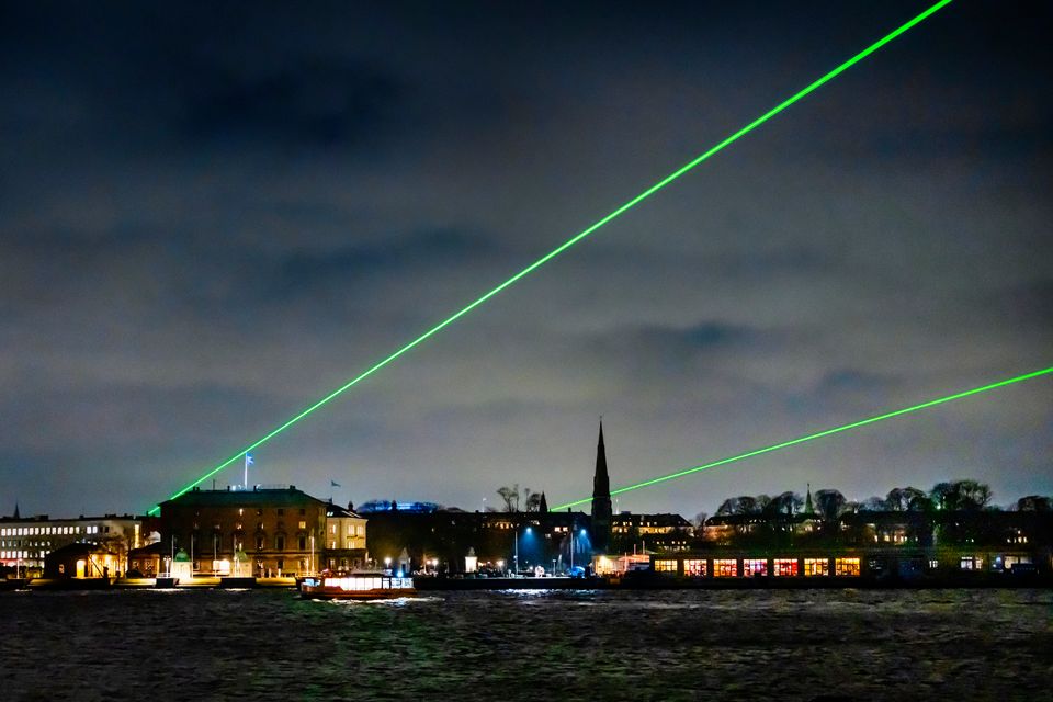 Den symbolske grønne laser vil både være tændt om aftenen - og om morgenen. Christoffer Askman, vnr.TV Copenhagen Light Festival