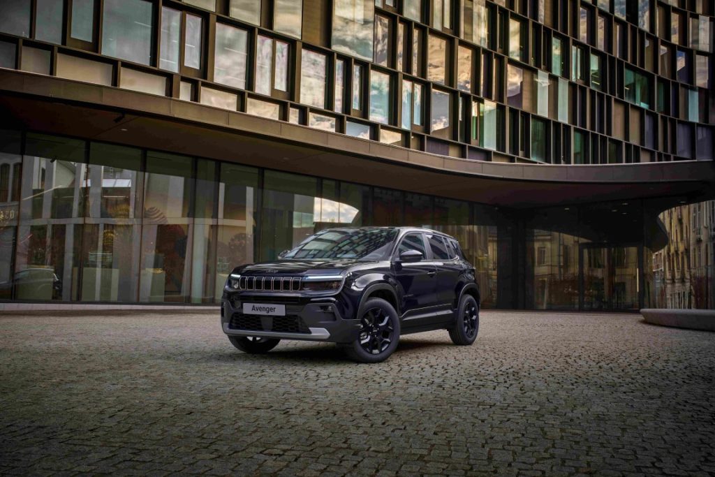 Jeep® stråler på Brussels Motor Show 2026: Premiere på Avenger Black Edition, helt ny Compass-modelrække og den banebrydende Wagoneer S