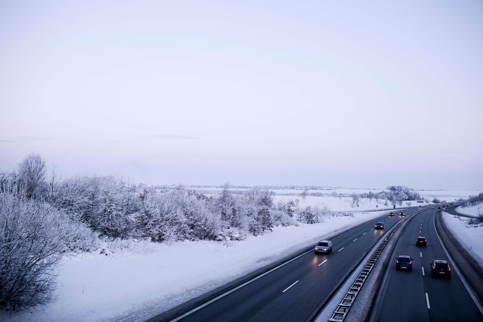 ”For os har trafiksikkerheden altid første prioritet. Og så accepterer vi, at vi skal bruge flere ressourcer på vejreparationer efterfølgende,” siger Michael Ebbesen, områdechef i Vejdirektoratet. Foto kan bruges ved kreditering af Vejdirektoratet.