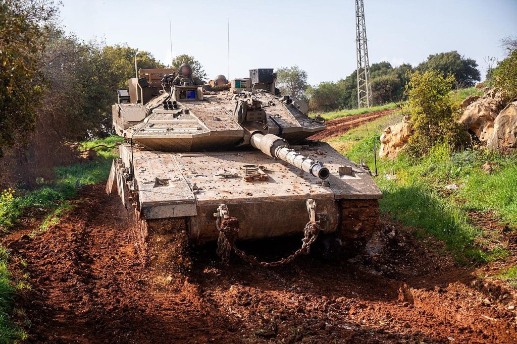 Israel satser mere på egen våbenproduktion under krigen