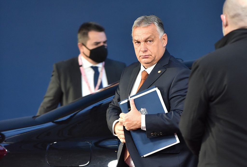 Fra forbillede til advarsel: Orban ændrer spillet for Europas højrefløj