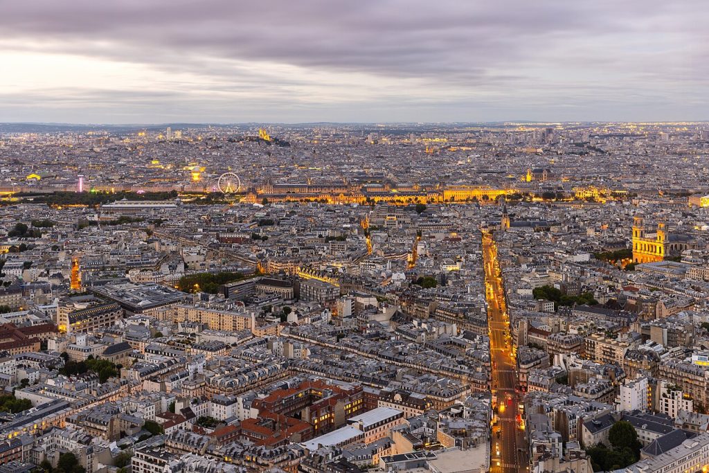 Ifølge politichefen er hospitalerne ved mætningspunktet: Paris griber ind med alkoholforbud