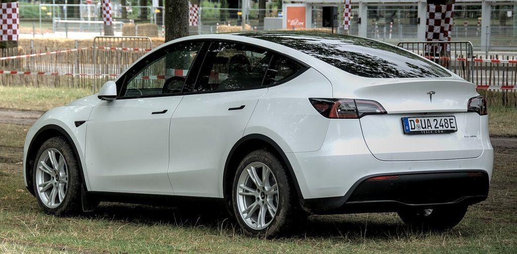 Tesla-crashet alle taler om: Hvad skete der egentlig i det stille villakvarter?