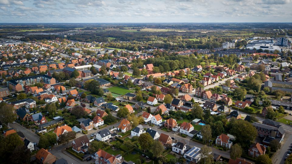 Mere end halvdelen af Danmarks parcelhuse bebos af par eller enlige uden hjemmeboende børn. Sweco / Jacob Due