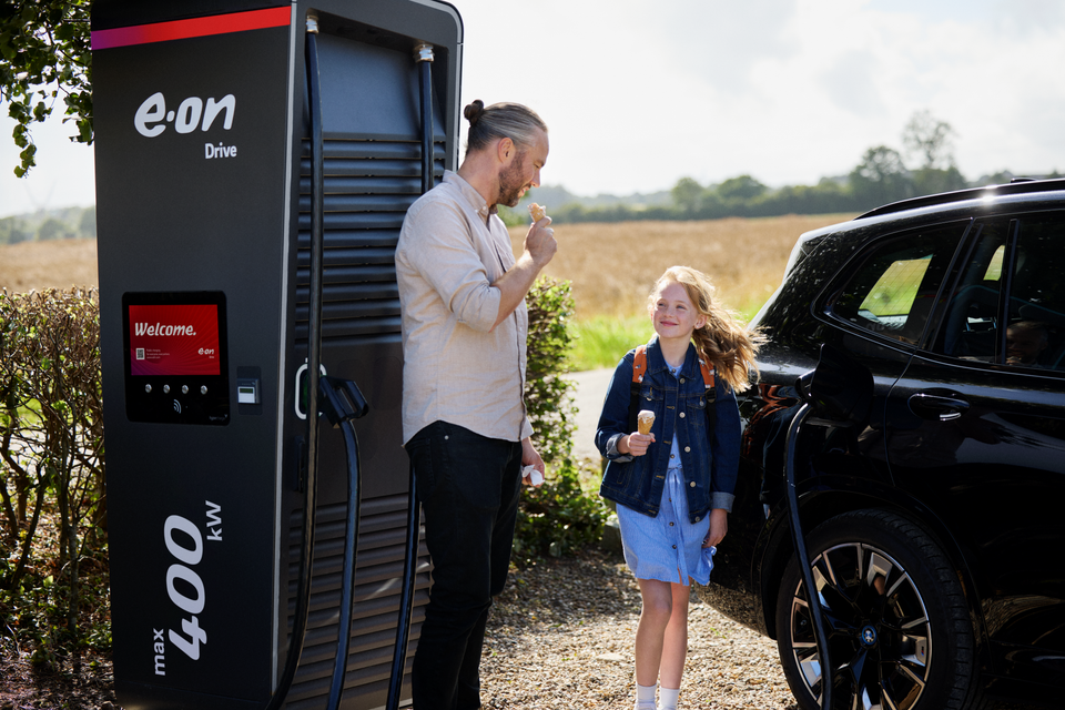 Færre trin ved ladestanderen: E.ON Drive kombinerer rabat og AutoCharge